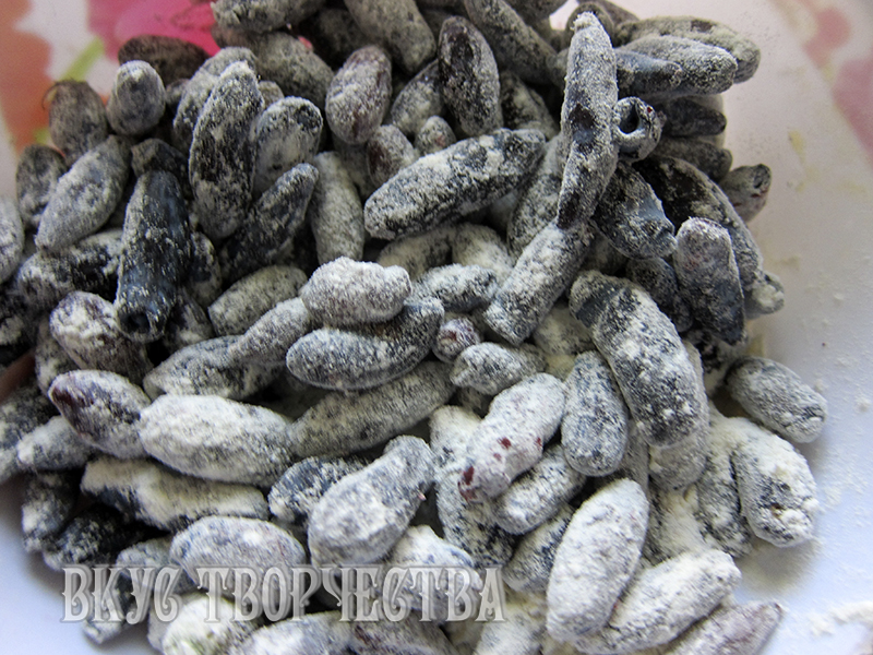 жимолость с мукой жимолость с мукой