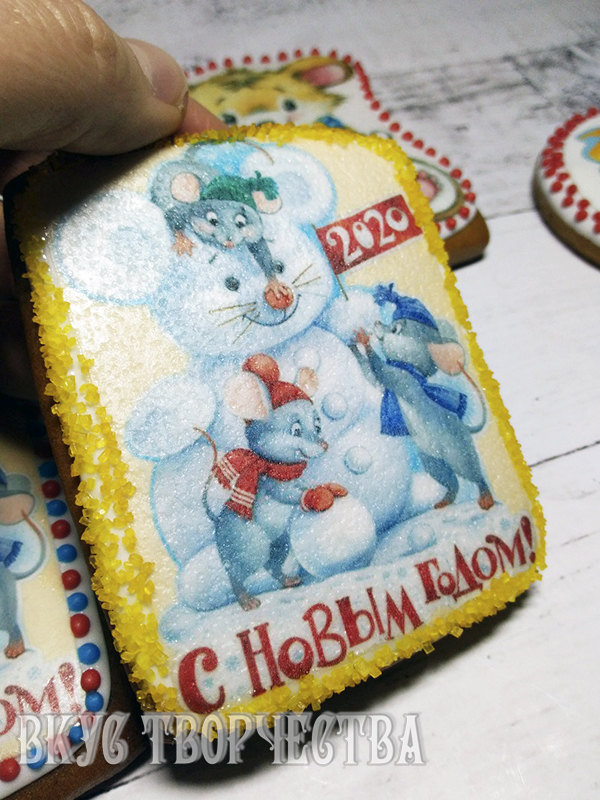 пряник с глазурью и тонкой вафельной бумагой пряник с глазурью и тонкой вафельной бумагой