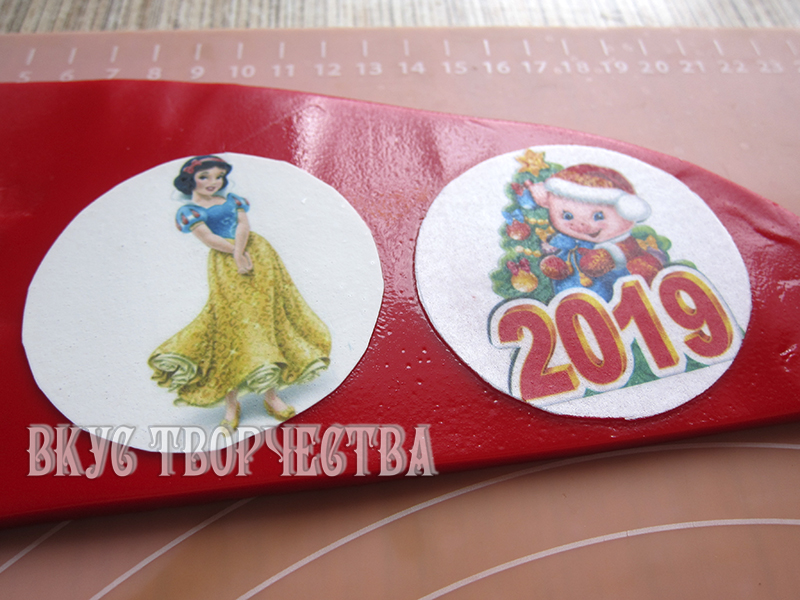 сахарная и вафельная картинка приклеены на пар сахарная и вафельная картинка приклеены на пар