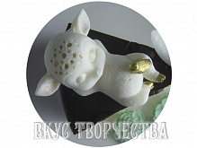 Олененок с птичкой фигурка из шоколадной глазури